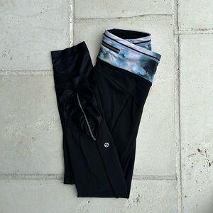 Workout tights with precious blue band and zipper ankle